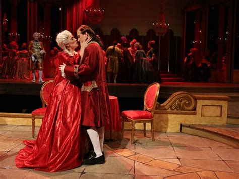 Review: 'Manon' features high glamour, fine singing