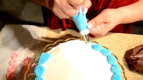 Paula's Cake Decorating for Beginners - YouTube