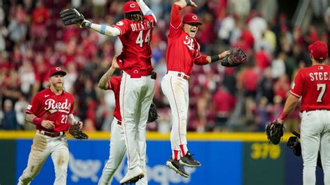 Reds push winning streak to 10, longest since 2012 - ESPN