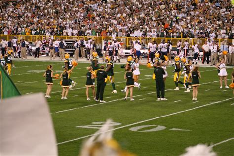 File:Green Bay Packers cheerleaders.jpg