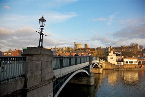 File:Windsor Bridge and Town.jpg - Wikimedia Commons