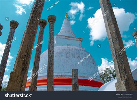 Thuparamaya Stupa Ancient City Anuradhapura Sri Stock Photo 2109012035 ...