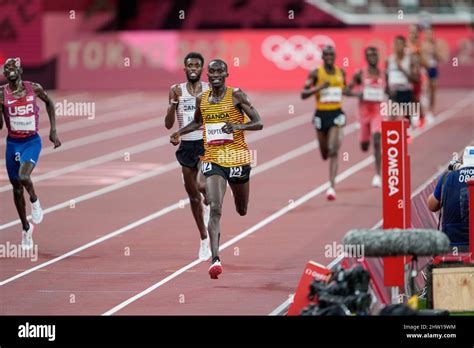 Joshua Cheptegei winning the 2020 Tokyo Olympics in the 5000m final Stock Photo - Alamy