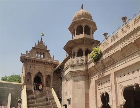 Banke Bihari Mandir in Vrindavan | Vrindavan - What to Expect | Timings ...