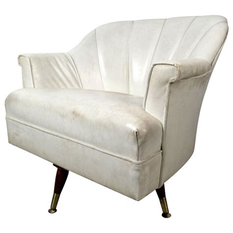 Mid-Century Modern White Vinyl Lounge Chair For Sale at 1stDibs