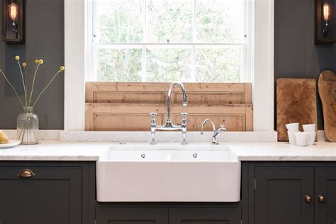 Farmhouse or Apron Sinks: Everything You Need to Know | Apartment Therapy