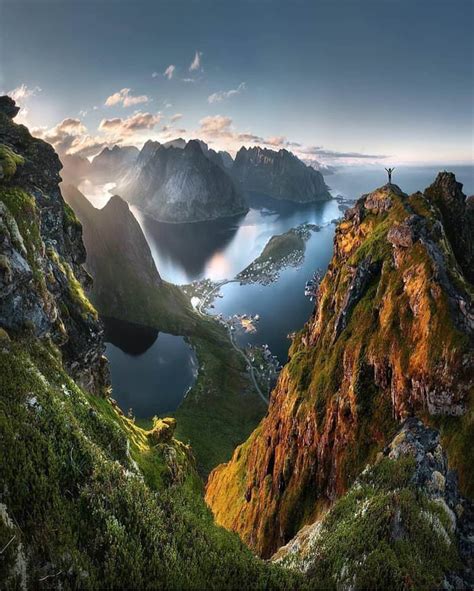 The peaks of the Lofoten archipelago in Norway : interestingasfuck