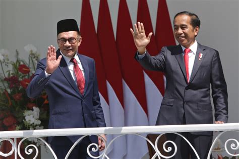 New Malaysia PM Anwar in Indonesia on first foreign trip | ABS-CBN News