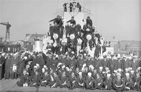 USS Indianapolis: Survivor Accounts From the Worst Naval Disaster in U.S. History - HISTORY