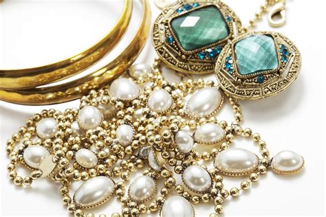 How Old Is Vintage Jewelry? | Casa D’Oro