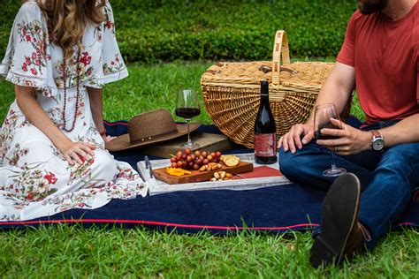 N'hésitez pas à accompagner votre repas champêtre d'un vin rouge léger Unique Date Ideas, Cheap ...