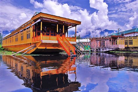 10 Most Beautiful Houseboats In Srinagar | So Srinagar