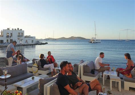 The 10 Best Bars and Clubs in Paros