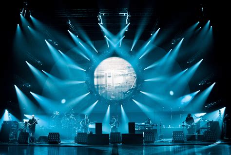 Floyd tribute bring a new dimension to rock concerts | Stage lighting design, Stage set design ...