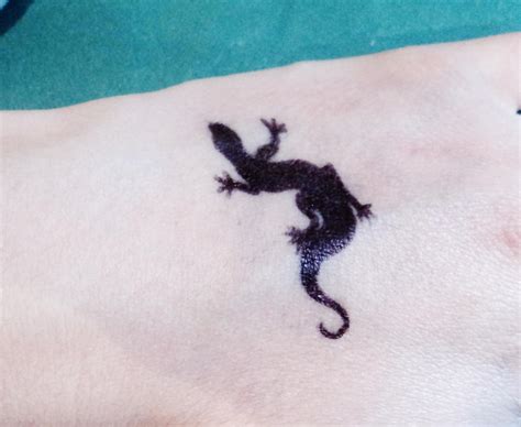 Tattoo Design: Little Black Lizard by pineapplesrock on DeviantArt