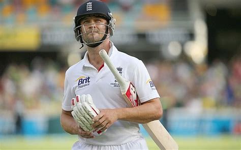 Jonathan Trott returns to England due to stress-related illness