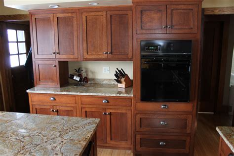 quarter sawn oak cabinets - Google Search | Oak kitchen cabinets, White ...