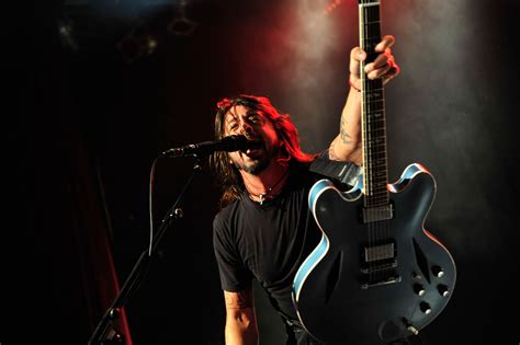 1000 Musicians Play Foo Fighters to Get Dave Grohl to Perform in Italy | Time