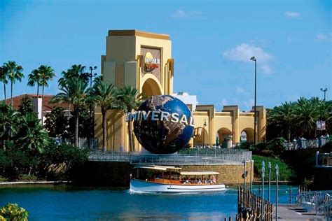 Hotel with Free SeaWorld Shuttle | Residence Inn Orlando at SeaWorld®