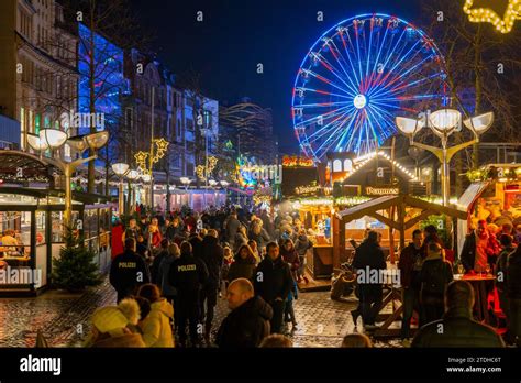 Christmas market on Königsstraße in the city centre of Duisburg, pre ...