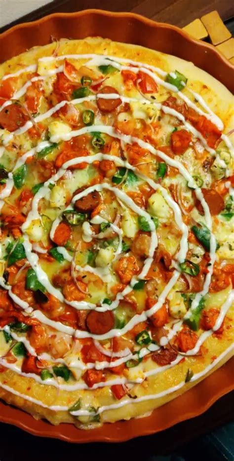 Creamy Chicken Tikka Pizza-California Pizza's Copycat - THE OVENIST