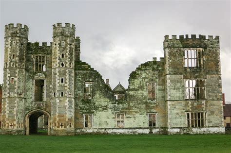 Flickriver: Photoset 'Midhurst Castle, West Sussex' by ijabz