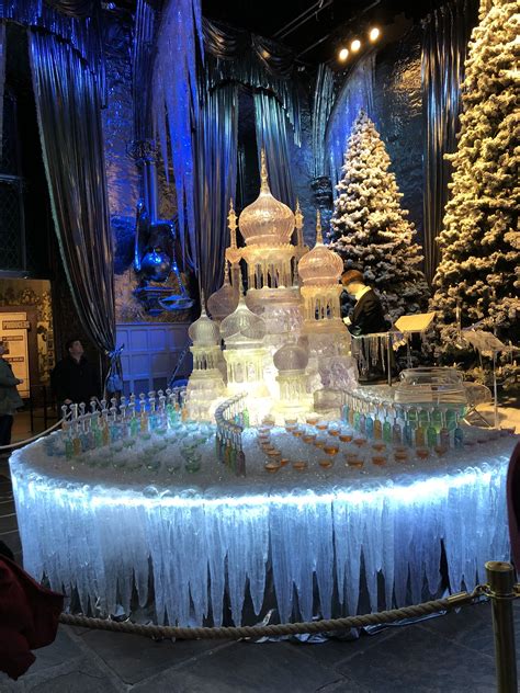 Hogwarts in the snow.. Yule ball decorations! | Harry potter yule ball ...