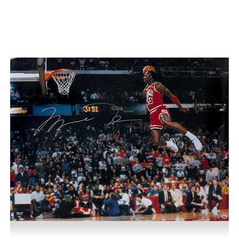 Michael Jordan Signed Chicago Bulls Photo: Legendary Slam Dunk