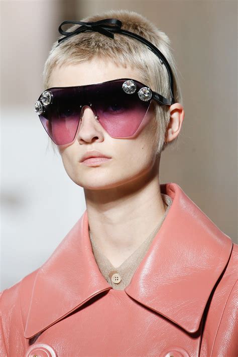 Miu Miu Spring 2019 Ready-to-Wear Fashion Show Details: See detail ...