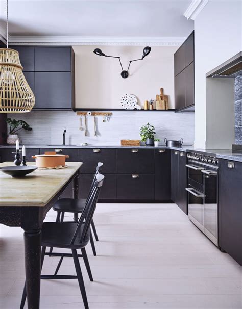 Transform Your Kitchen with a Chic Black and White Design and Warm Wood ...