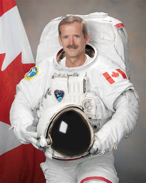 Astronaut Chris Hadfield launching on book tour for 'Guide to Life on ...