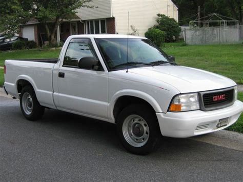 Find used 2003 GMC / Chevy Sonoma SL Standard Cab Pickup 2-Door 2.2L ...