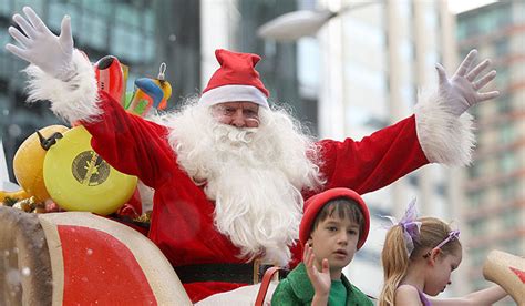 Auckland Santa Parade rolls in | Stuff.co.nz