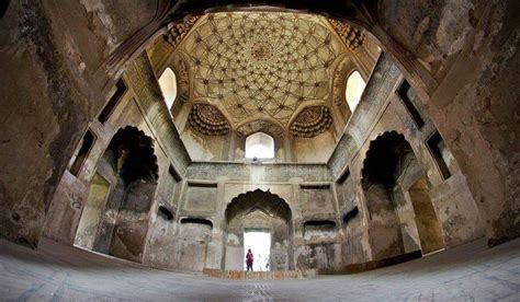 Forgotten Tomb of Ali Mardan Khan in Lahore | Travel Girls Pakistan