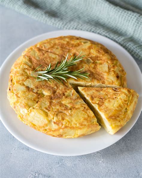 Spanish Omelette - Tortilla de Patata - Six Hungry Feet