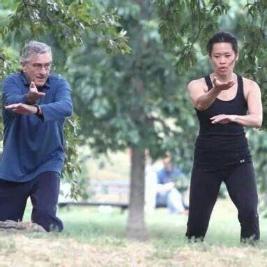 Tai chi chuan Tiffany Chen teaching Robert de Niro Kung Fu, Chi Kung, Qi Gong, Gongs, Karate ...