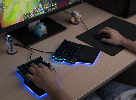 Raise is a gaming keyboard and a gaming keypad in the same device. | Cool tech, Gaming computer ...