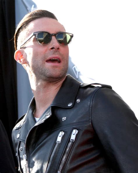 Adam Levine Debuts A Shaved Head (PHOTO)