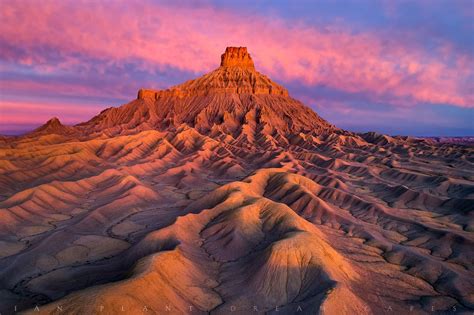 Behind the Shot: Caineville Badlands, Utah | Landscape photos, Badlands, Colorado plateau