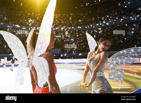 Beijing, China. 10th Dec, 2023. Isabeau Levito (R) of the United States ...