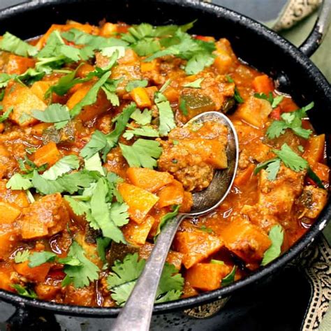 Easy Vegan Indian Curry with "Mince" and Veggies - Holy Cow Vegan