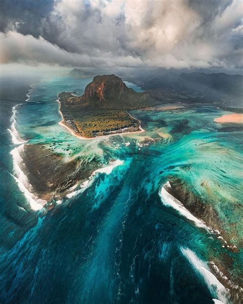 Underwater Waterfall of Mauritius.https://ift.tt/2zUOGRe | Voyage de reve, Photographie de ...