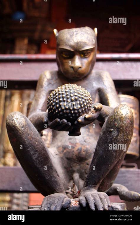 Monkey sculpture art hi-res stock photography and images - Alamy