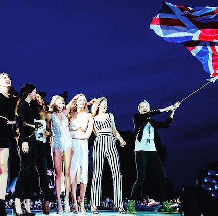 Taylor Swift's newest BFF is giving us all kinds of squad envy - GirlsLife