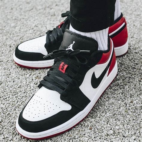 [553558-116] M NIKE AIR JORDAN 1 LOW BLACK TOE Trạm Tabo