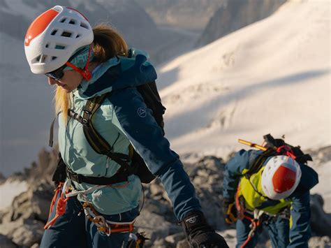 How to choose mountaineering clothing | La Sportiva® - Blog