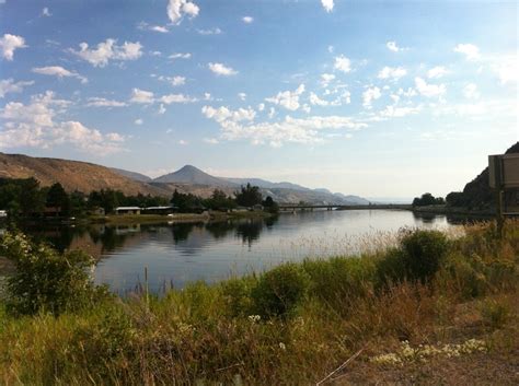 Pateros, WA on the way to the Methow. Great Place for a Rest. | Alta lakes, Adventure planning ...