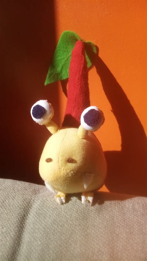 Bulbert, my new Bulbmin plush. : r/Pikmin