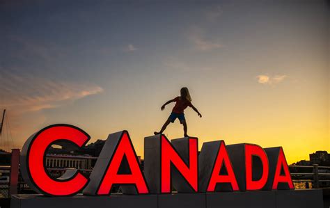 Déménager au Canada? Here's All You Need To Know Before That