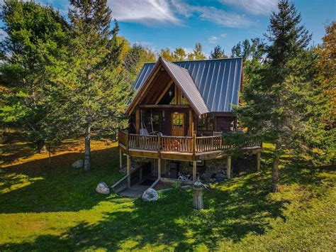 23 Most Romantic Cabins in Michigan (Perfect for a Couples Getaway!)